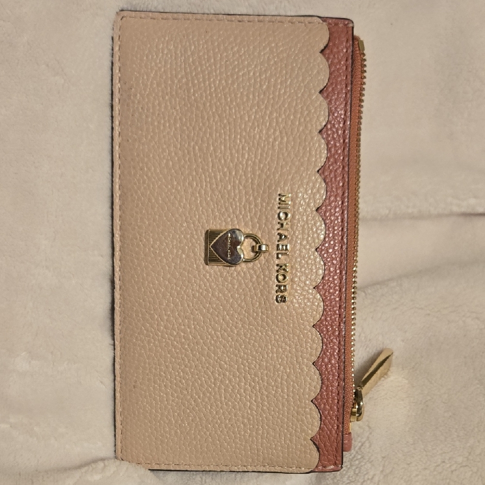 Michael Kors Cream and Tan Scalloped Wallet